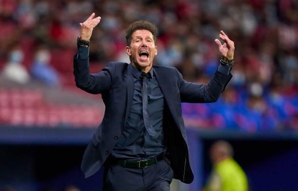 Diego Simeone, Manager of Atletico Madrid reacts during the UEFA Champions League group B match between Atletico Madrid and FC Porto at Wanda...