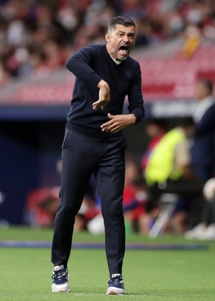 Sergio Conceicao, Head Coach of FC Porto gives instructions to his players during the UEFA Champions League group B match between Atletico Madrid and...