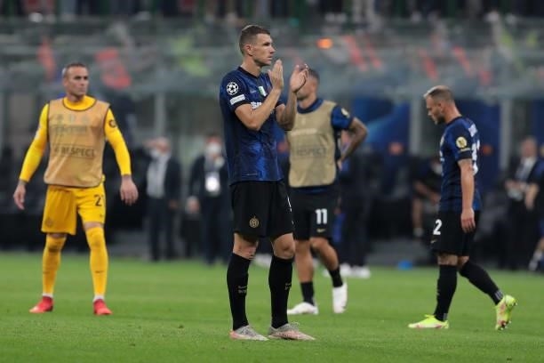 Edin Dzeko of FC Internazionale applauds at the end of the UEFA Champions League group D match between Inter and Real Madrid at Giuseppe Meazza...
