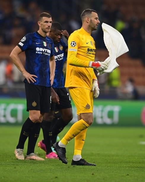 Samir Handanovic of FC Internazionale reacts at the end of the UEFA Champions League group D match between Inter and Real Madrid at Giuseppe Meazza...