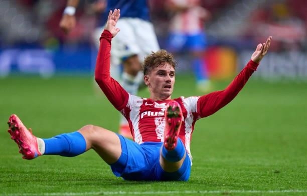 Antoine Griezmann of Atletico Madrid reacts during the UEFA Champions League group B match between Atletico Madrid and FC Porto at Wanda...