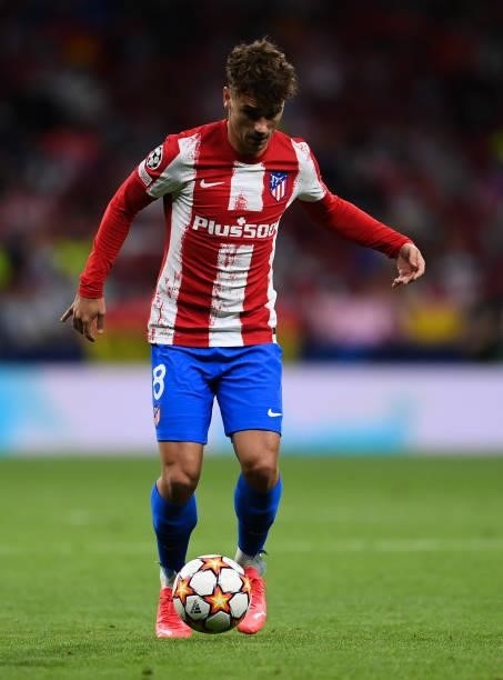 Antoine Griezmann of Atletico de Madrid runs with the ball during the UEFA Champions League group B match between Atletico Madrid and FC Porto at...