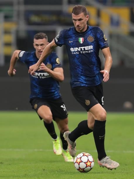 Edin Dzeko of FC Internazionale in action during the UEFA Champions League group D match between FC Internazionale and Real Madrid at Giuseppe Meazza...