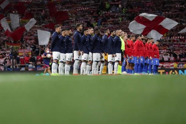 Porto and Atletico de Madrid players line up prior to start the UEFA Champions League group B match between Atletico Madrid and FC Porto at Wanda...