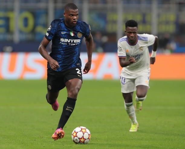 Denzel Dumfries of FC Internazionale in action during the UEFA Champions League group D match between FC Internazionale and Real Madrid at Giuseppe...