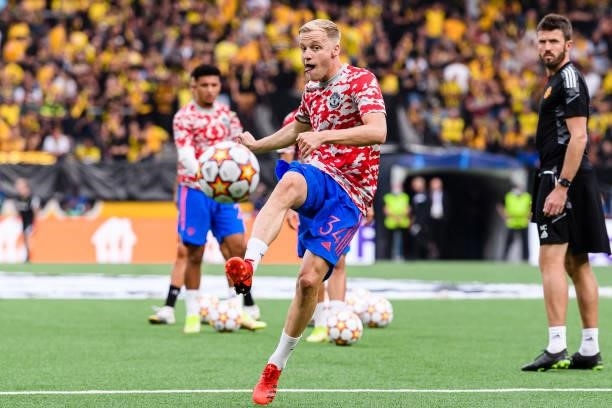 Donny van de Beek of Manchester United warming up during the UEFA Champions League group F match between BSC Young Boys and Manchester United at...