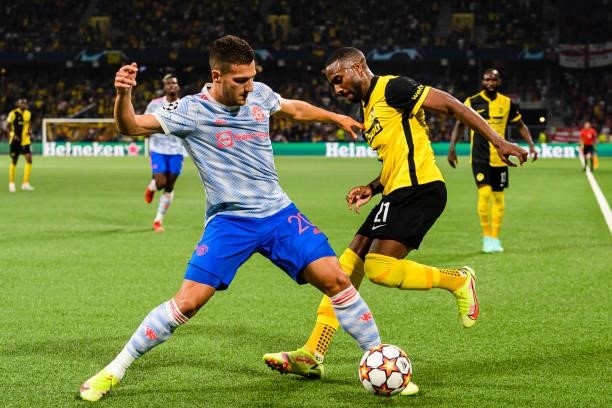 Ulisses Garcia of Young Boys battles for the ball with Diogo Dalot of Manchester United during the UEFA Champions League group F match between BSC...