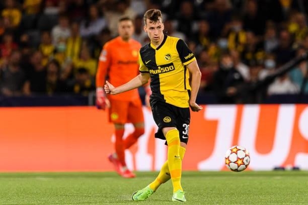 Sandro Lauper of Young Boys passes the ball during the UEFA Champions League group F match between BSC Young Boys and Manchester United at Stadion...