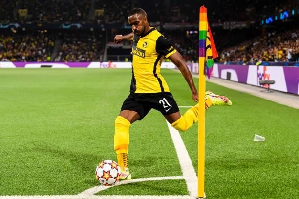 Ulisses Garcia of Young Boys kicks a corner kick during the UEFA Champions League group F match between BSC Young Boys and Manchester United at...
