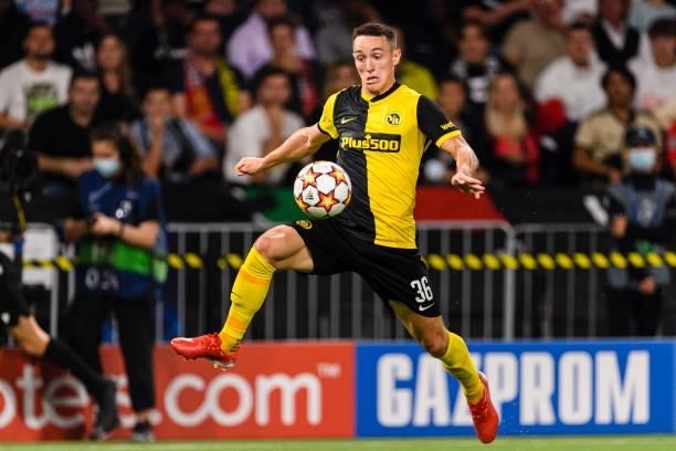 Silvan Hefti of Young Boys controls the ball during the UEFA Champions League group F match between BSC Young Boys and Manchester United at Stadion...