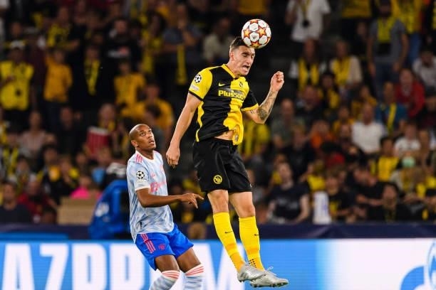Cedric Zesiger of Young Boys heads the ball during the UEFA Champions League group F match between BSC Young Boys and Manchester United at Stadion...