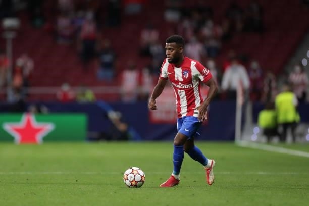 Thomas Lemar of Atletico de Madrid controls the ball during the UEFA Champions League group B match between Atletico Madrid and FC Porto at Wanda...
