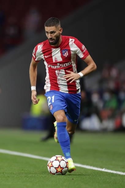 Yannick Carrasco of Atletico de Madrid controls the ball during the UEFA Champions League group B match between Atletico Madrid and FC Porto at Wanda...
