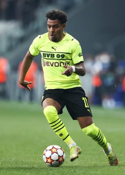 Donyell Malen of Borussia Dortmund controls the ball during the UEFA Champions League group C match between Besiktas and Borussia Dortmund at...