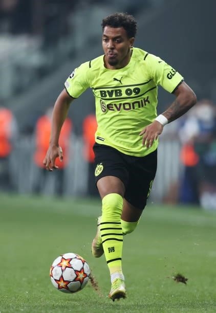 Donyell Malen of Borussia Dortmund controls the ball during the UEFA Champions League group C match between Besiktas and Borussia Dortmund at...