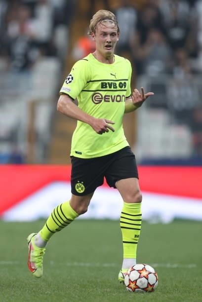 Julian Brandt of Borussia Dortmund controls the ball during the UEFA Champions League group C match between Besiktas and Borussia Dortmund at...