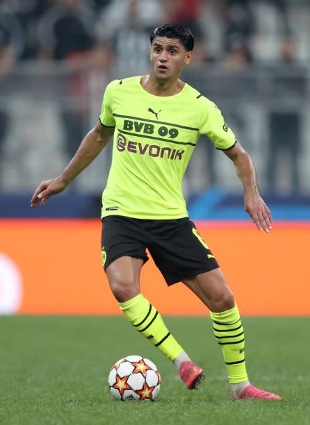 Mahmoud Dahoud of Borussia Dortmund controls the ball during the UEFA Champions League group C match between Besiktas and Borussia Dortmund at...