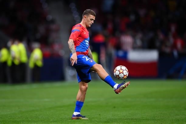 Kieran Trippier of Atletico de Madrid warms up during the UEFA Champions League group B match between Atletico Madrid and FC Porto at Wanda...