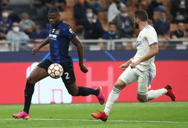 Denzel Dumfries of FC Internazionale competes for the ball with Nacho of Real Madrid during the UEFA Champions League group D match between Inter and...