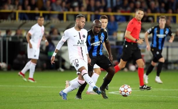 Neymar of PSG battles for the ball with Eder Balanta of Club Brugge during the UEFA Champions League group A match between Club Brugge KV and Paris...