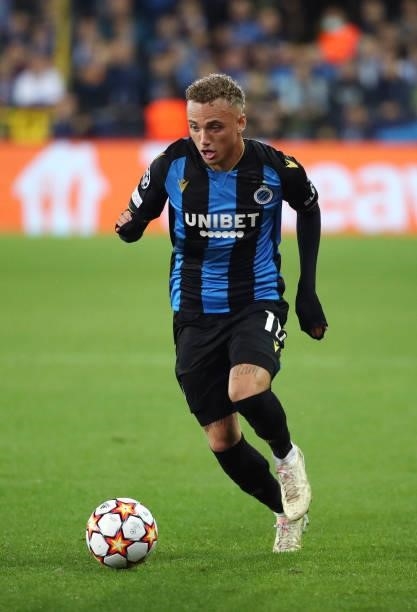 Noa Lang of Club Brugge in action with the ball during the UEFA Champions League group A match between Club Brugge KV and Paris Saint-Germain at Jan...