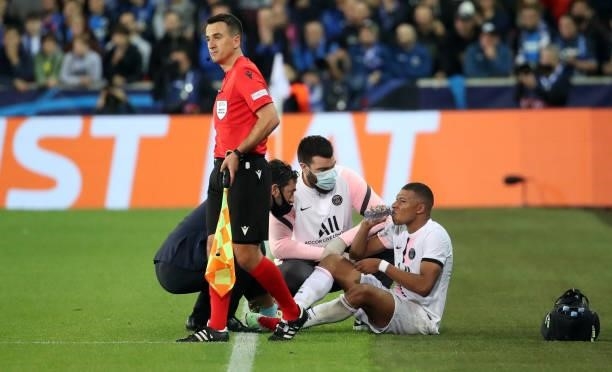 Kylian Mbappe of PSG suffers an injury during the UEFA Champions League group A match between Club Brugge KV and Paris Saint-Germain at Jan Breydel...