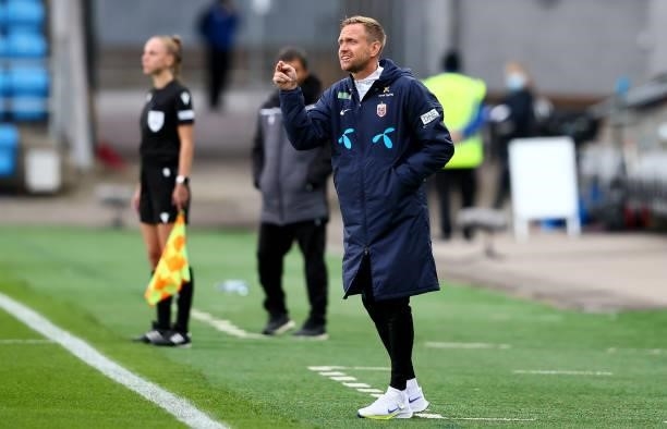 Martin Sjoergen, head coach of Norway gestures during the FIFA Women's World Cup 2023 Qualifier group F match between Norway and Armenia at Ullevaal...