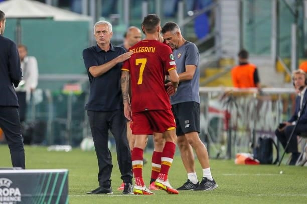 Coach Jose Mourinho of AS congratulates his captain Lorenzo Pellegrini during the UEFA Europa Conference League group C match between AS Roma and...