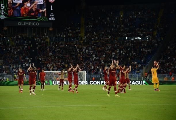As Roma players greets the fans at the end the UEFA Europa Conference League group C match between AS Roma and CSKA Sofia at Stadio Olimpico on...