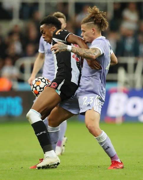 Joe Willock of Newcastle United vies with Kalvin Phillips of Leeds United during the Premier League match between Newcastle United and Leeds United...