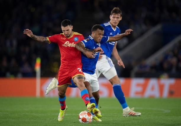 Matteo Politano of SSC Napoli and Ryan Bertrand and Jannik Vestergaard of Leicester City during the UEFA Europa League group C match between...
