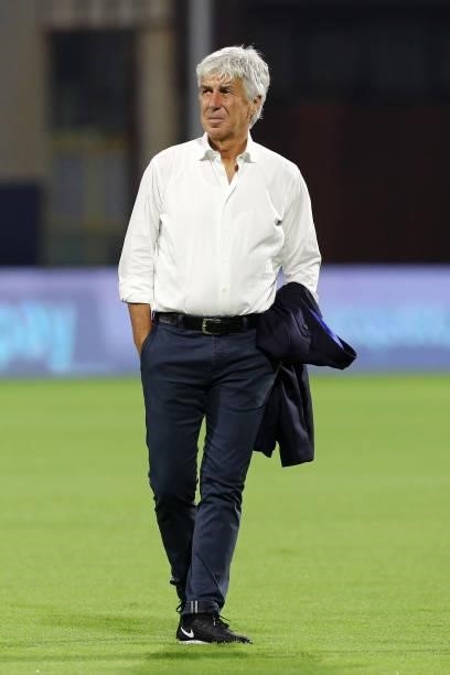 Gian Piero Gasperini head coach of Atalanta BC looks on before the Serie A match between US Salernitana v Atalanta BC at Stadio Arechi on September...