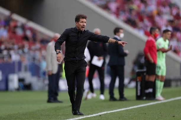 Manager Diego Simeone of Atletico de Madrid gives instructions during the La Liga Santander match between Club Atletico de Madrid and Athletic Club...