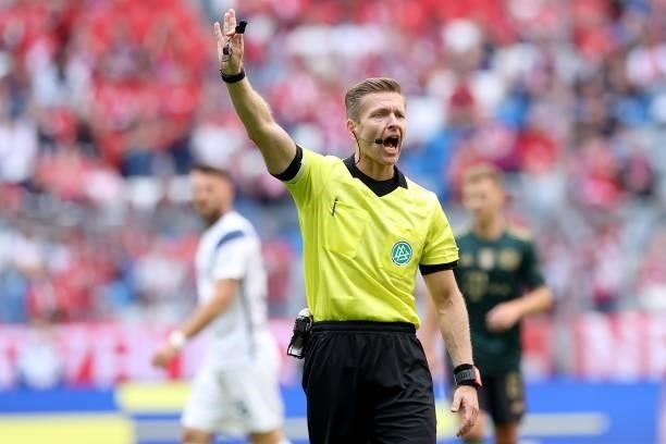Referee Tobias Welz reacts during the Bundesliga match between FC Bayern München and VfL Bochum at Allianz Arena on September 18, 2021 in Munich,...