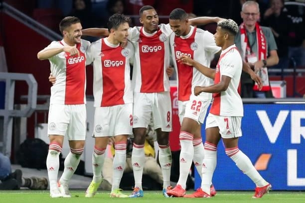 Dusan Tadic of Ajax, Steven Berghuis of Ajax, Ryan Gravenberch of Ajax, Sebastien Haller of Ajax, David Neres of Ajax celebrate during the Dutch...