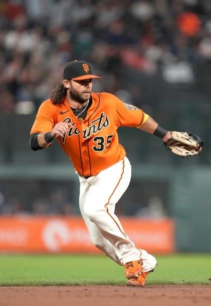 Brandon Crawford of the San Francisco Giants reacts to field a ground ball off the bat of Dansby Swanson of the Atlanta Braves in the top of the...