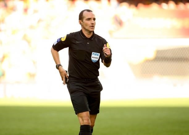 Referee Benoit Millot during the Ligue 1 Uber Eats match between RC Lens and Lille OSC at Stade Bollaert-Delelis on September 18, 2021 in Lens,...