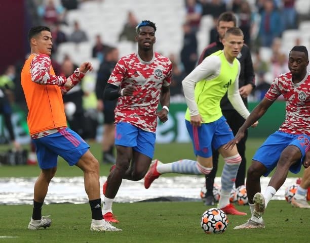 Cristiano Ronaldo, Paul Pogba, Scott McTominay, Aaron Wan-Bissaka of Manchester United warm up ahead of the Premier League match between West Ham...