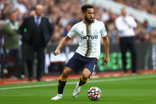 Andros Townsend of Everton during the Premier League match between Aston Villa and Everton at Villa Park on September 18, 2021 in Birmingham, England.