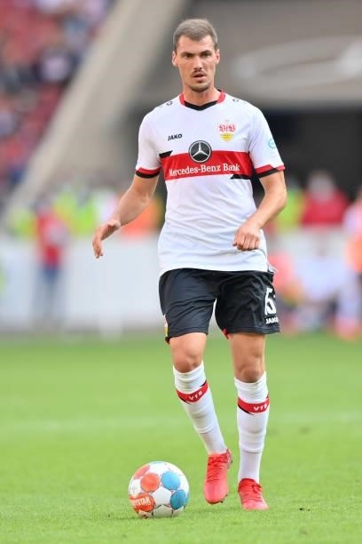 Pascal Stenzel of VfB Stuttgart plays the ball during the Bundesliga match between VfB Stuttgart and Bayer 04 Leverkusen at Mercedes-Benz Arena on...