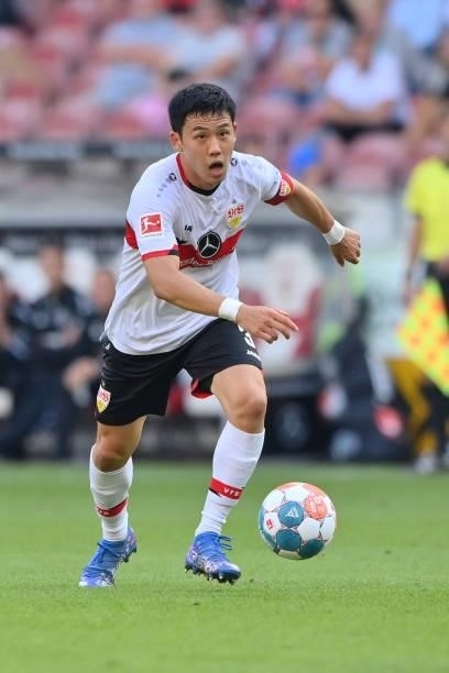 Wataru Endo of VfB Stuttgart plays the ball during the Bundesliga match between VfB Stuttgart and Bayer 04 Leverkusen at Mercedes-Benz Arena on...