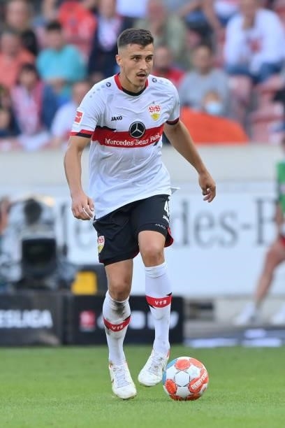 Marc Oliver Kempf of VfB Stuttgart plays the ball during the Bundesliga match between VfB Stuttgart and Bayer 04 Leverkusen at Mercedes-Benz Arena on...