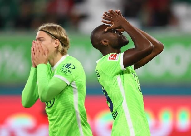Joshua Guilavogui and Sebastiaan Bornauw of Wolfsburg react during the Bundesliga match between VfL Wolfsburg and Eintracht Frankfurt at Volkswagen...