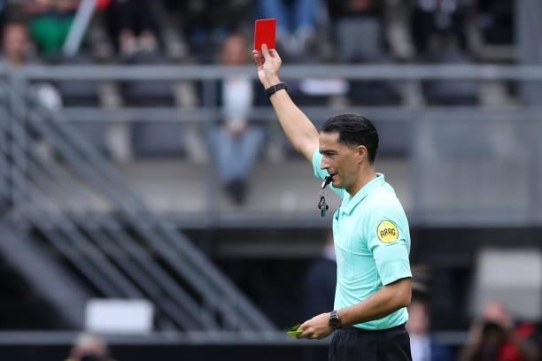 Referee Serdar Gozubuyuk gives a red card to Jordy Clasie of AZ during the Dutch Eredivisie match between Heracles Almelo and AZ at Erve Asito on...