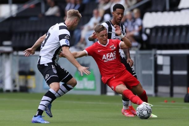 Mats Knoester of Heracles Almelo and Jesper Karlsson of AZ during the Dutch Eredivisie match between Heracles Almelo and AZ at Erve Asito on...