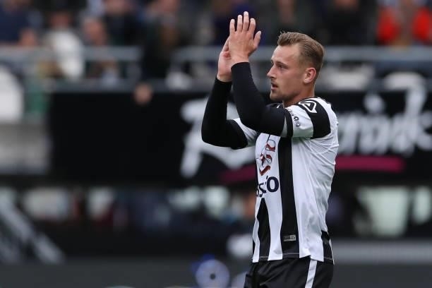 Kaj Sierhuis of Heracles Almelo celebrating during the Dutch Eredivisie match between Heracles Almelo and AZ at Erve Asito on September 19, 2021 in...