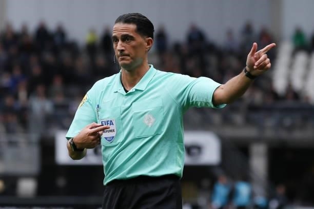 Referee Serdar Gozubuyuk during the Dutch Eredivisie match between Heracles Almelo and AZ at Erve Asito on September 19, 2021 in Almelo, Netherlands