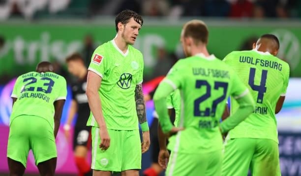 Wout Weghorst and teammates of Wolfsburg react during the Bundesliga match between VfL Wolfsburg and Eintracht Frankfurt at Volkswagen Arena on...