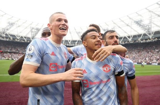 Jesse Lingard of Manchester United celebrates with teammates after scoring their side's second goal during the Premier League match between West Ham...