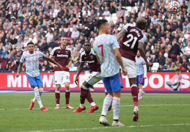 Jesse Lingard of Manchester United scores to make it 2-1during the Premier League match between West Ham United and Manchester United at London...